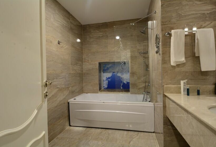 海景套房, Navona