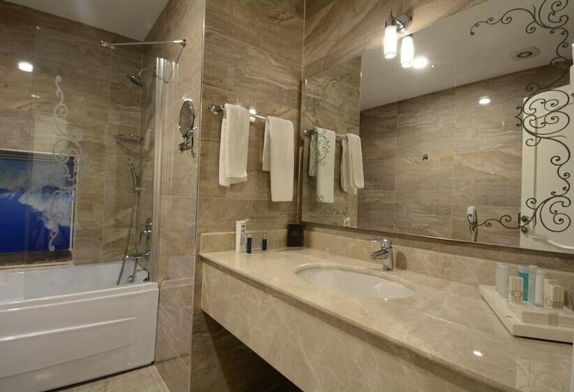 海景套房, Navona