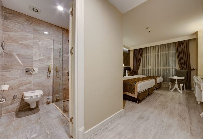 高级三人间, Navona