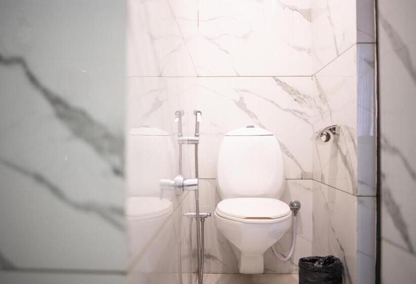 标准间, Udai Niwas  By The Lake