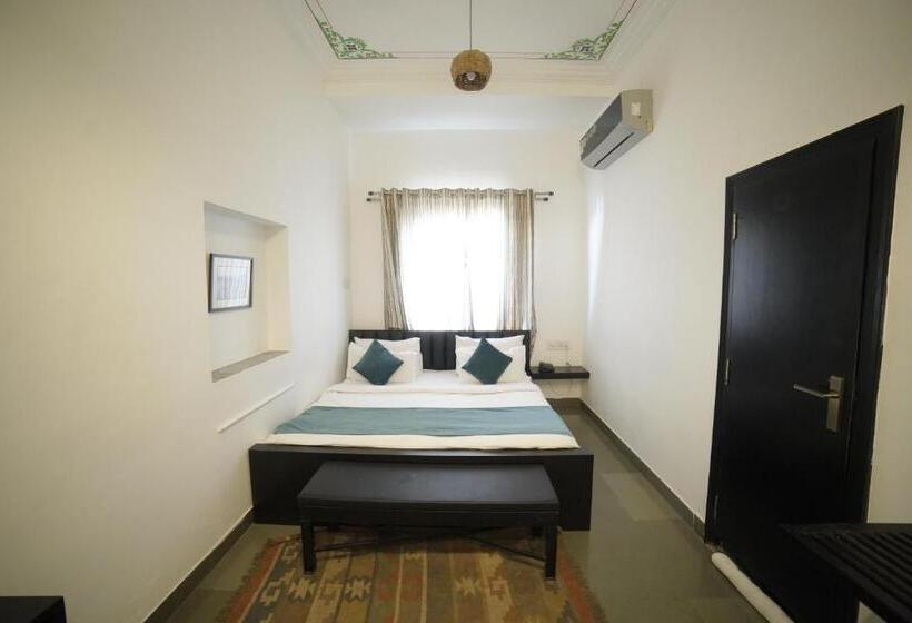 标准间, Udai Niwas  By The Lake