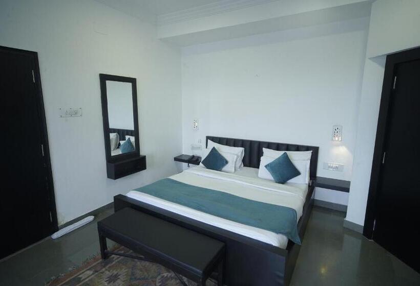 带阳台套房, Udai Niwas  By The Lake