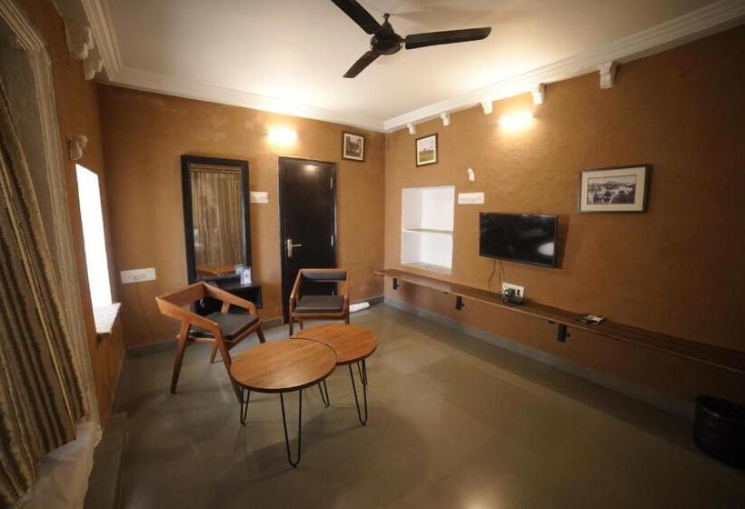 家庭套房, Udai Niwas  By The Lake