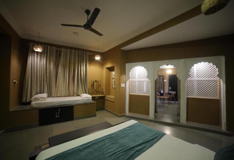 家庭套房, Udai Niwas  By The Lake