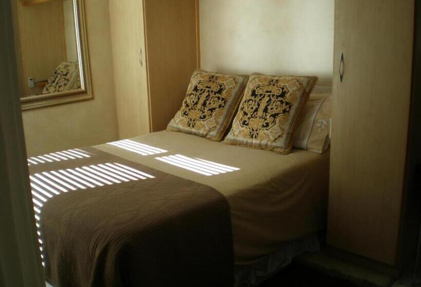 Quarto Estandar com Sacada, Gordons Guest House