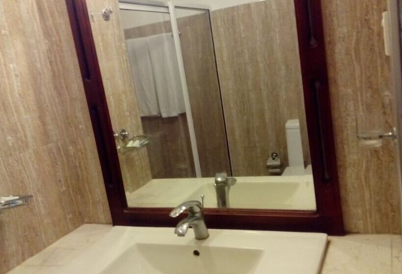 חדר דלוקס, Centauria City