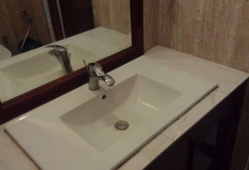 חדר דלוקס, Centauria City