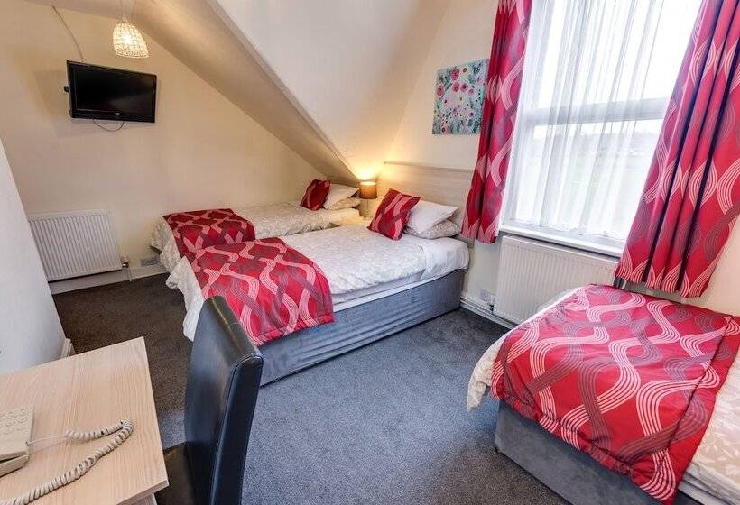 Номер Стандарт Трехместный, The Sportsview Guest House