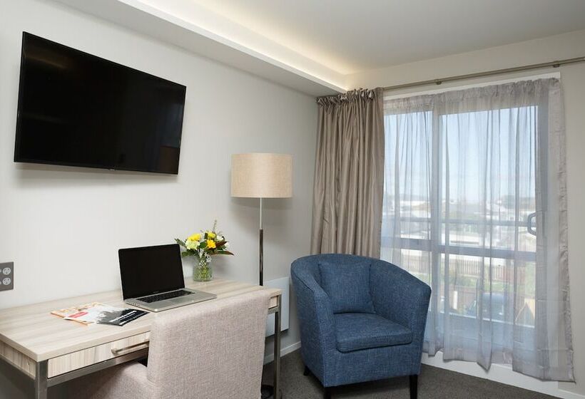 标准工作室, Quest Petone