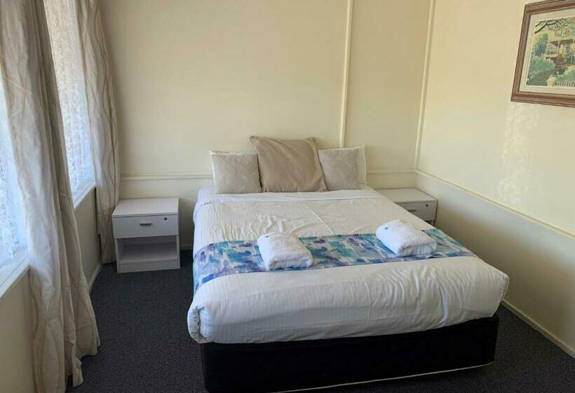 غرفة عائلية, Arkana Motel