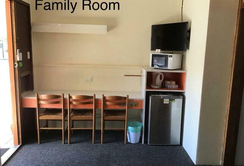 غرفة عائلية, Arkana Motel