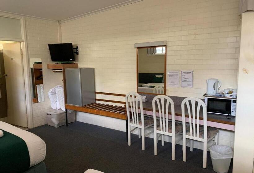 غرفة عائلية, Arkana Motel