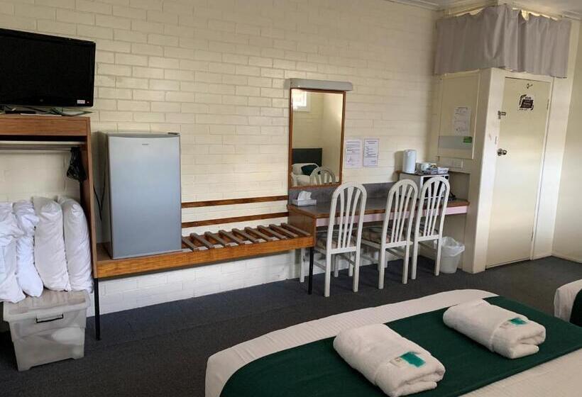 غرفة عائلية, Arkana Motel