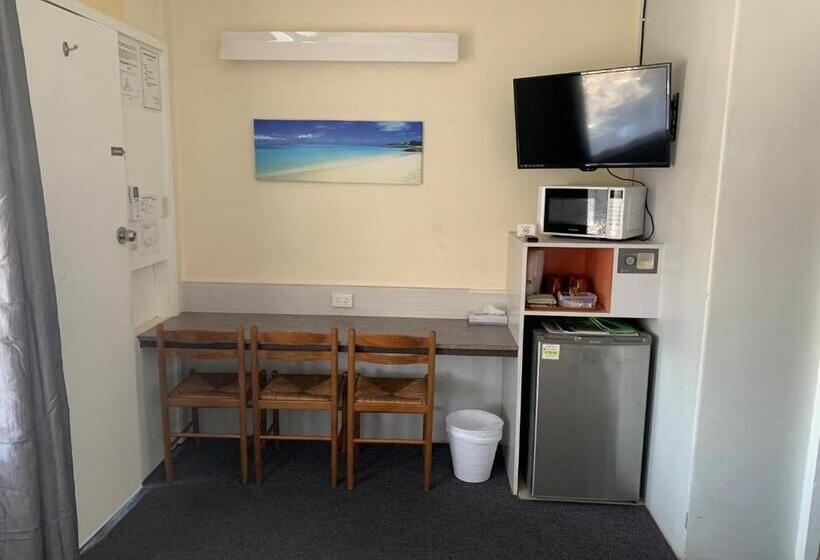 غرفة عائلية, Arkana Motel