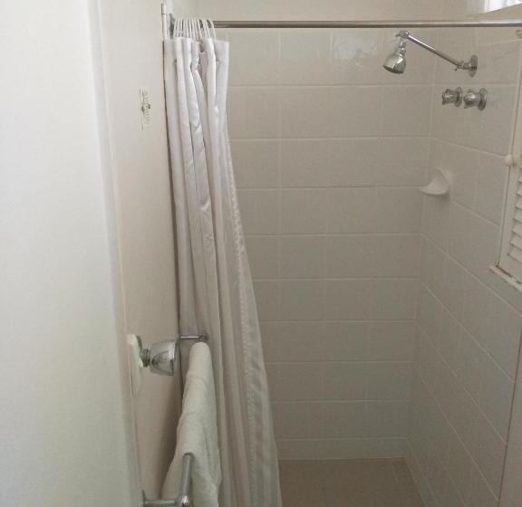 شقة غرفة واحدة, Arkana Motel