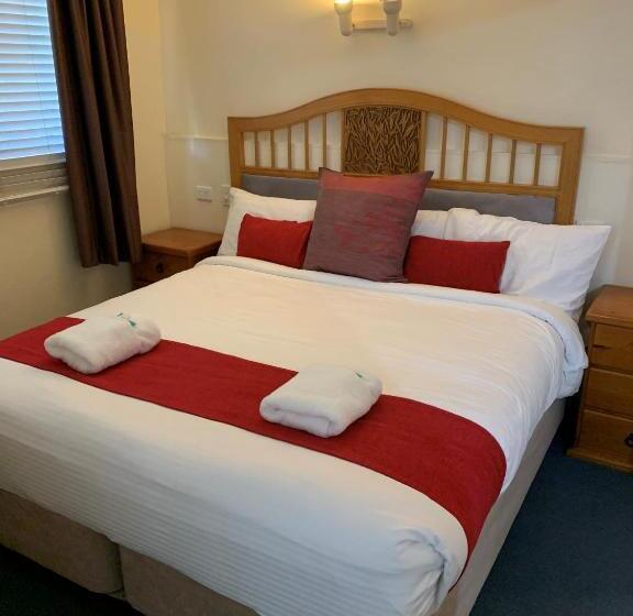 شقة غرفة واحدة, Arkana Motel