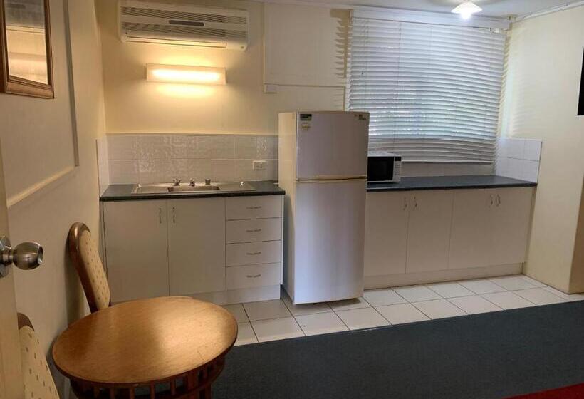 شقة غرفة واحدة, Arkana Motel