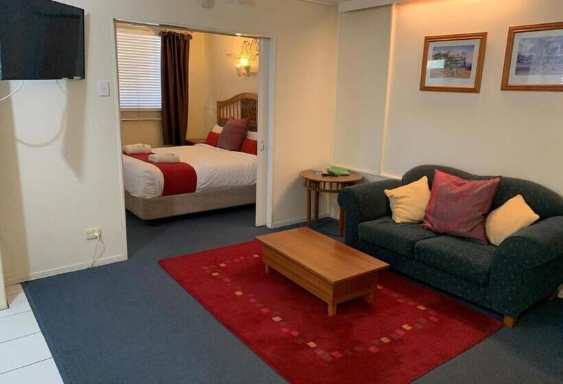 شقة غرفة واحدة, Arkana Motel