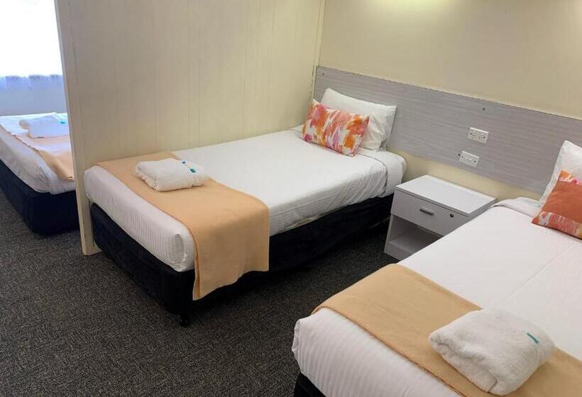 غرفة قياسية ثلاثية, Arkana Motel