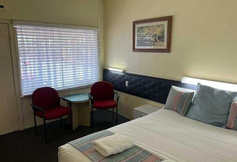 غرفة قياسية سرير ملكى, Arkana Motel