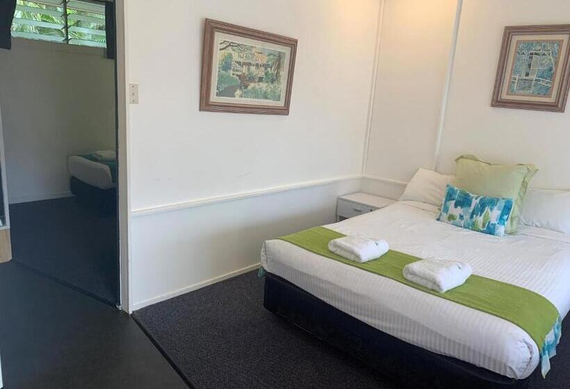 غرفة عائلية, Arkana Motel