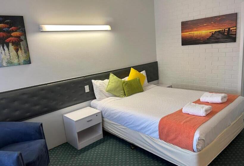 غرفة قياسية سرير ملكى, Arkana Motel