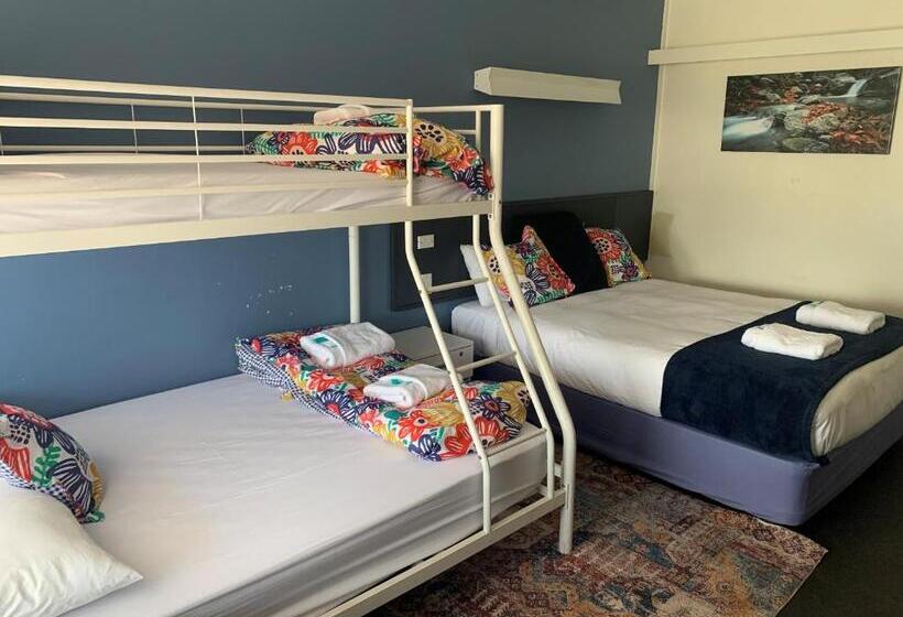 غرفة عائلية, Arkana Motel