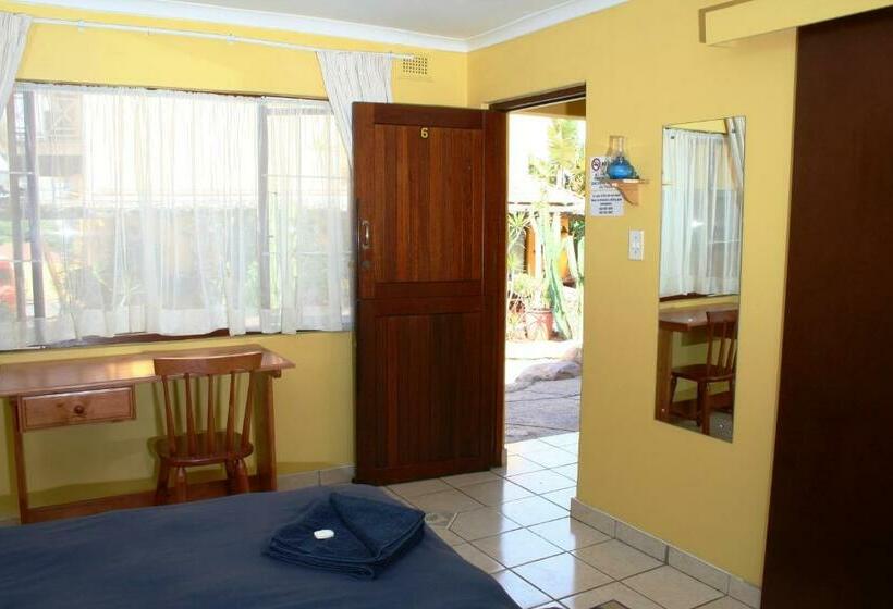 Номер Стандарт, Flintstones Guest House Durban