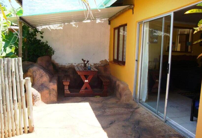 ファミリールーム, Flintstones Guest House Durban