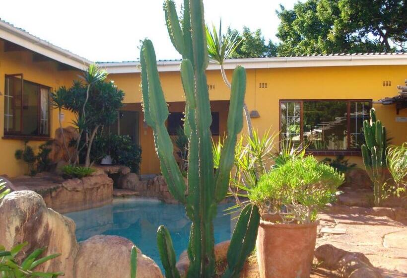 Семейный Номер, Flintstones Guest House Durban