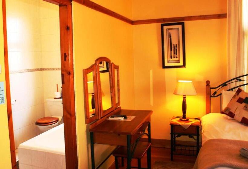 スタンダードトリプルルーム, Flintstones Guest House Durban