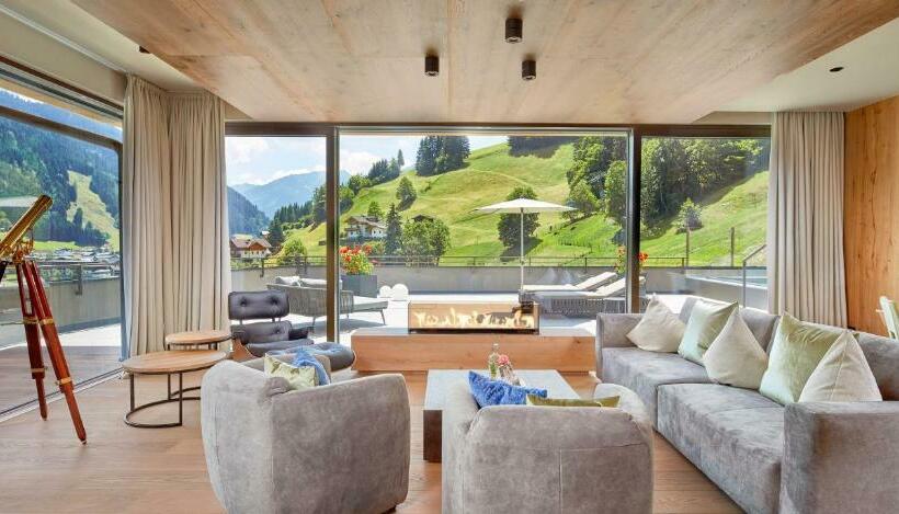 جناح مزود بحمام سباحة, Das Edelweiss  Salzburg Mountain Resort