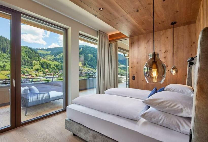 جناح مزود بحمام سباحة, Das Edelweiss  Salzburg Mountain Resort