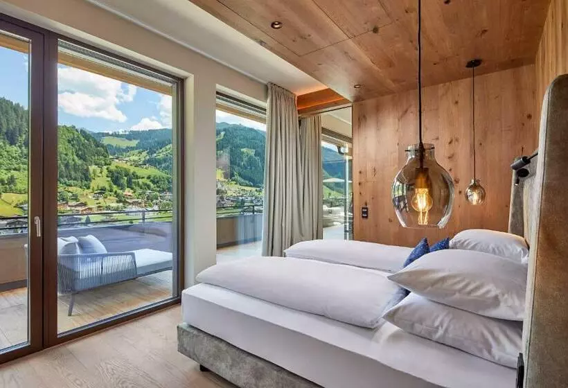 Suite with Pool, Das Edelweiss  Salzburg Mountain Resort