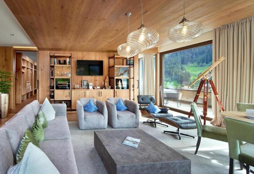 جناح مزود بحمام سباحة, Das Edelweiss  Salzburg Mountain Resort