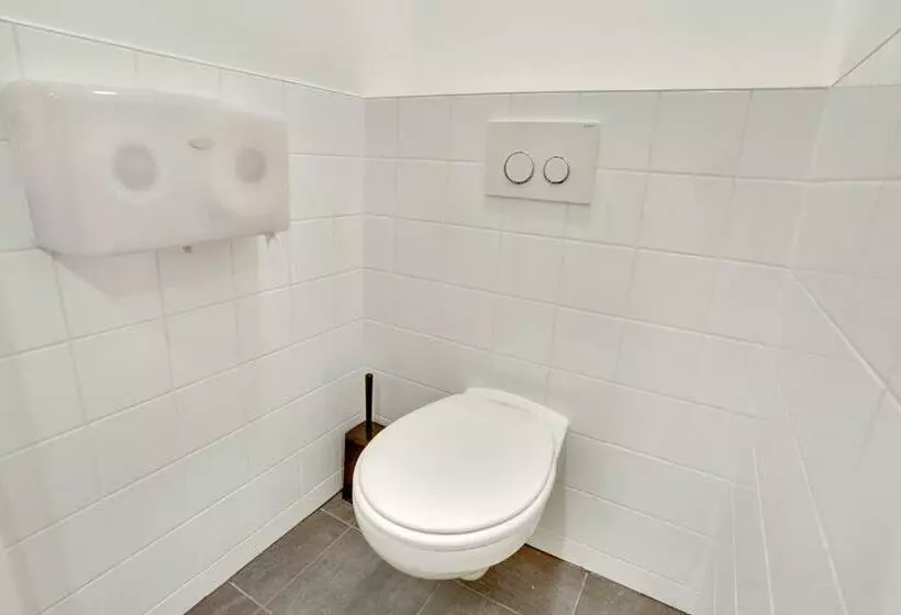 تختخواب در اتاق مشترک, Dutchies Hostel