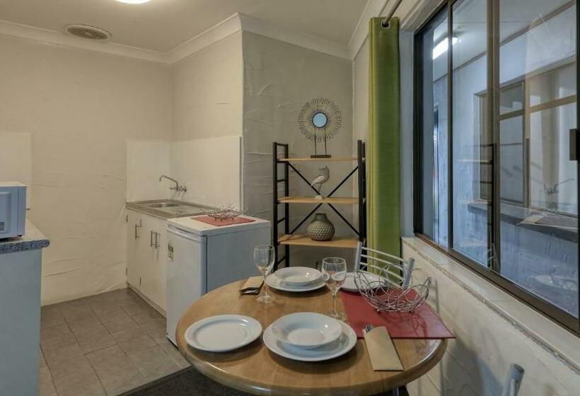 스위트, Grafton Lodge Motel