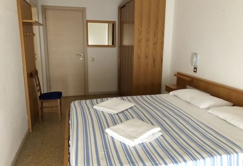 חדר סטנדרט לשלושה, Adriatico