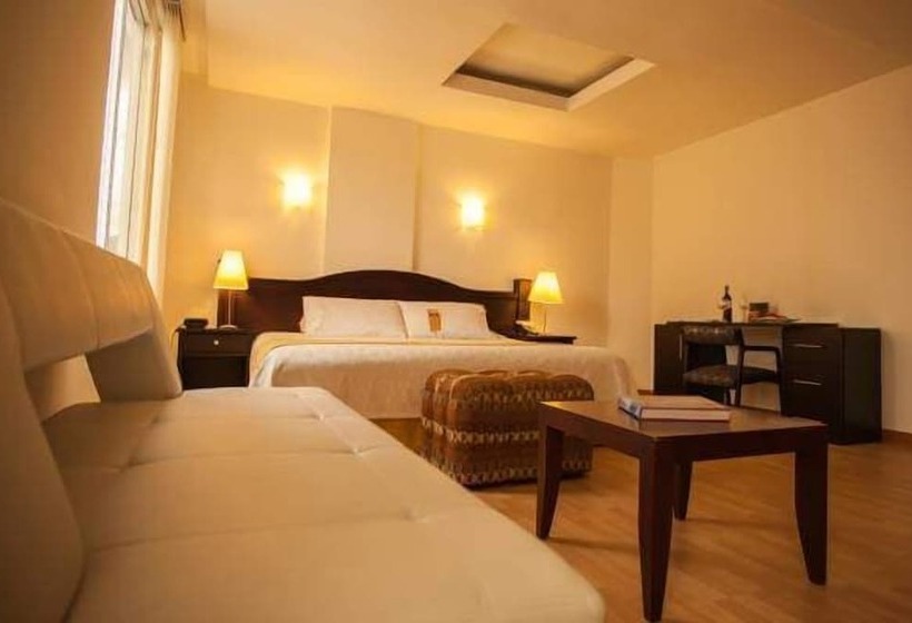 Полулюкс, Bolivar Plaza