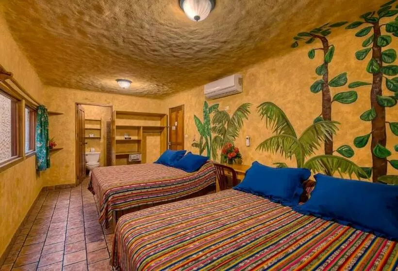 Standard Neljän Hengen Huone, El Sano Banano Beachside