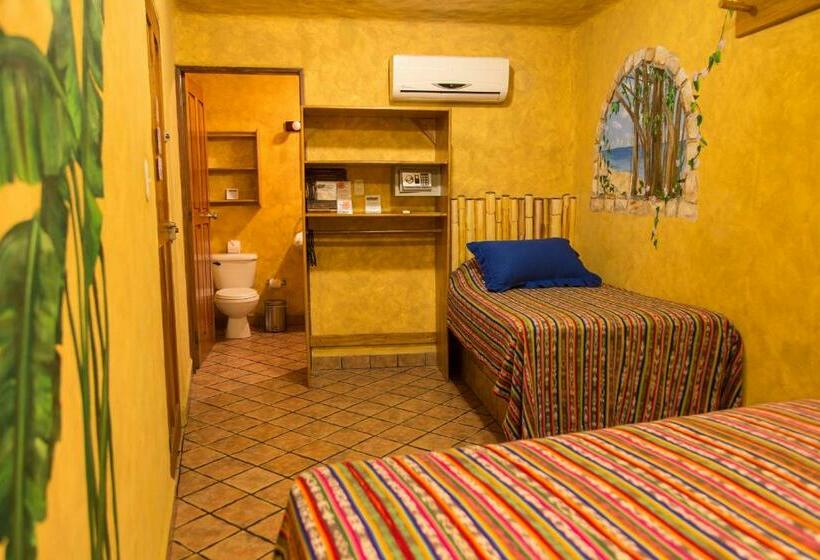 غرفة قياسية ثلاثية, El Sano Banano Beachside