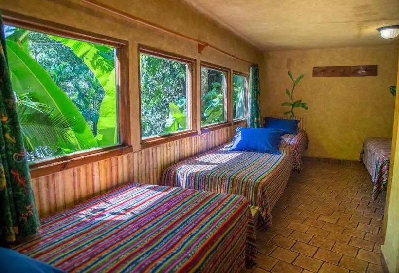 Perhehuone, El Sano Banano Beachside