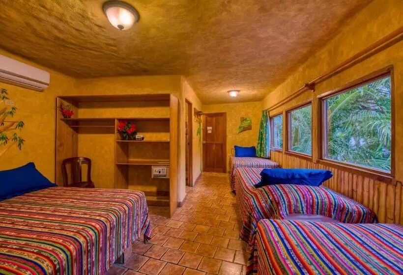 Perhehuone, El Sano Banano Beachside