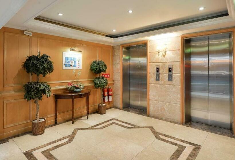 اتاق استاندارد چهار تخته, Forbes