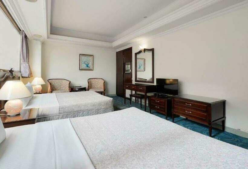 اتاق استاندارد چهار تخته, Forbes