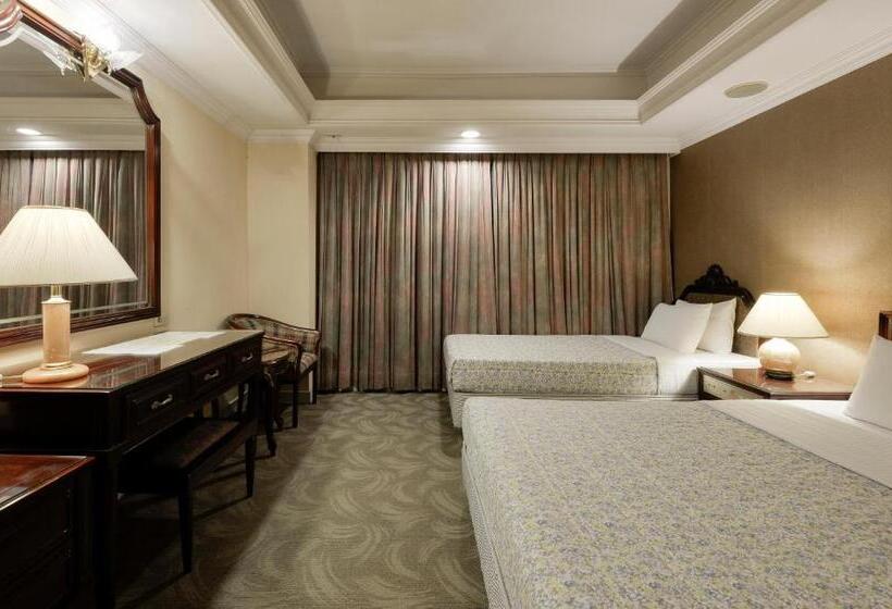 اتاق استاندارد سه نفره, Forbes