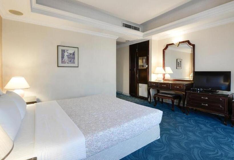 اتاق اکونومی, Forbes