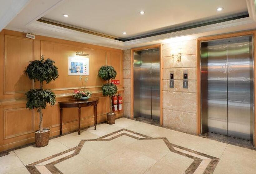 Economy Triple Room, Forbes
