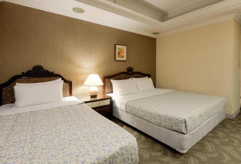 Economy Triple Room, Forbes