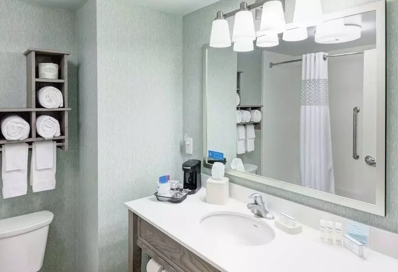 ２ダブルベッドのスタンダードルーム, Hampton Inn & Suites Carolina Beach Oceanfront